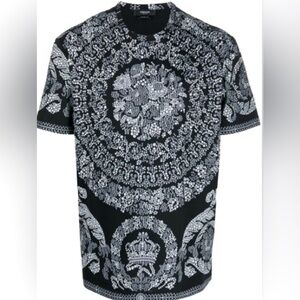Versace Men's Barocco Mitchel Fit Shirt Medium 
Retails: $950 BNWT 💯 authentic